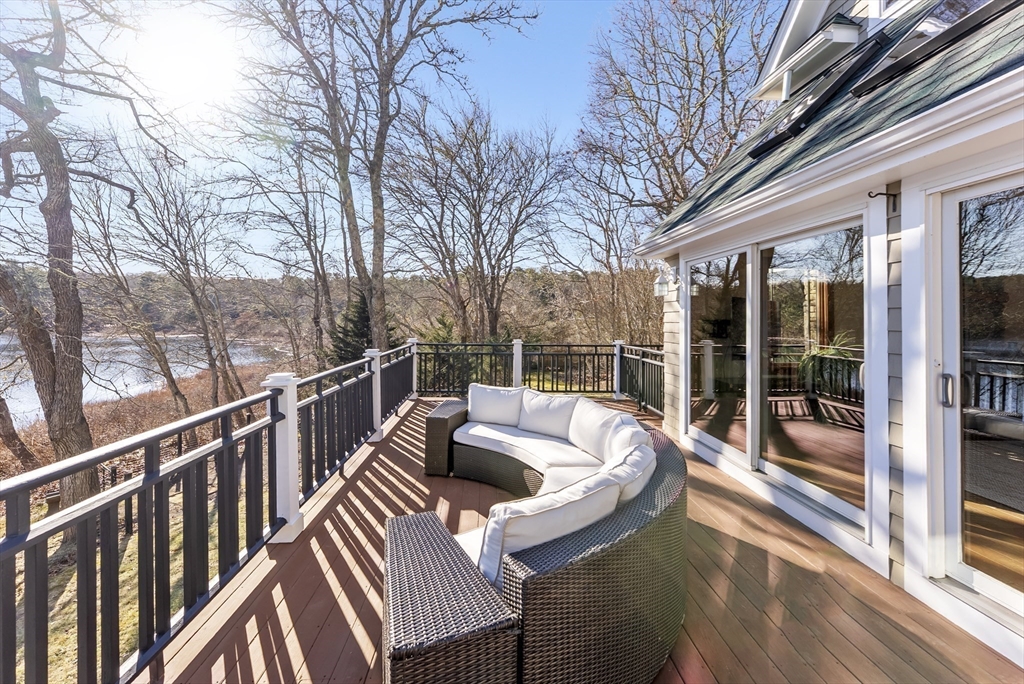82 Lake Rd