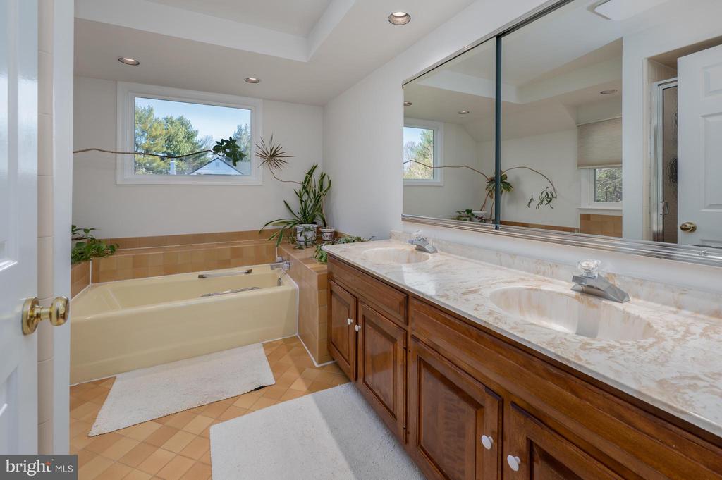 596 SENTINEL ROAD