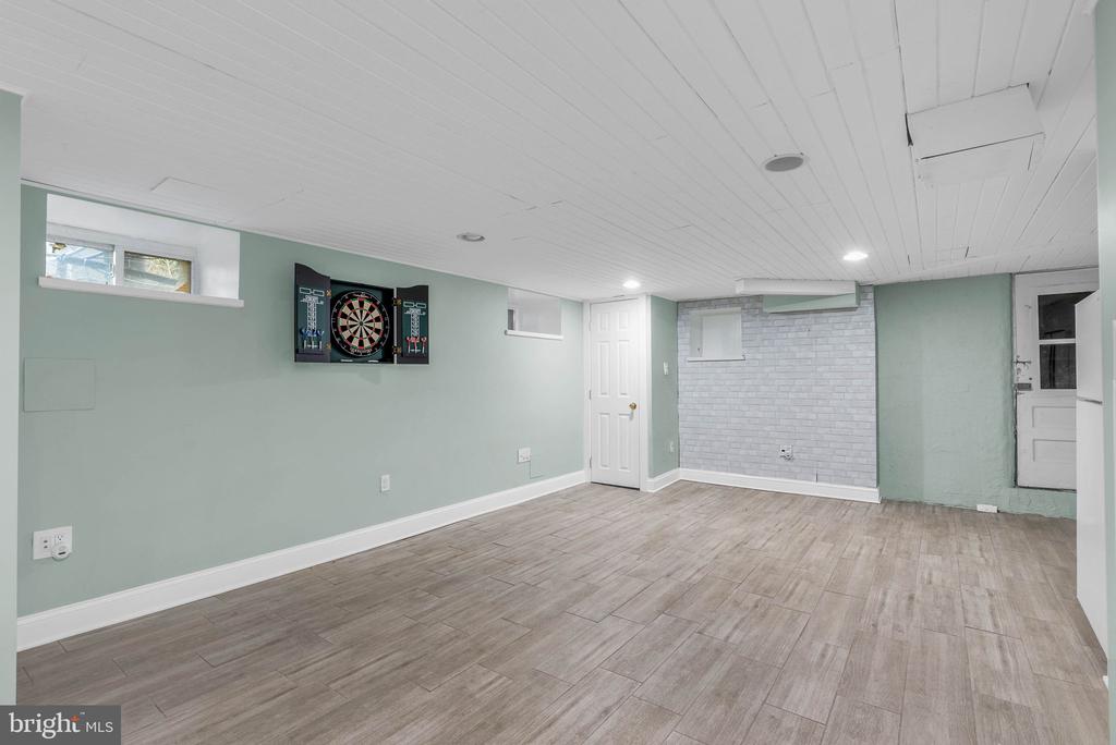 637 COUNTRY CLUB LANE