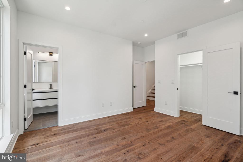 323 GERRITT STREET