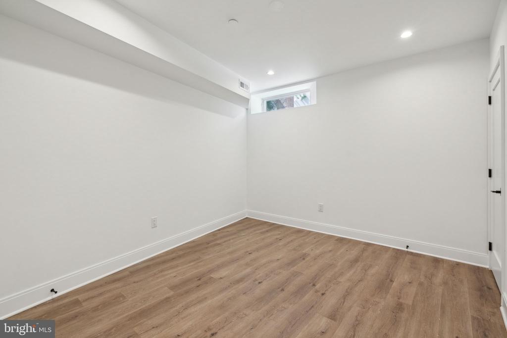 323 GERRITT STREET