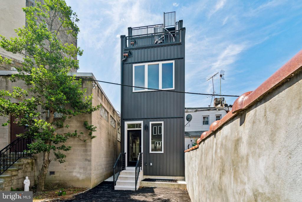 323 GERRITT STREET