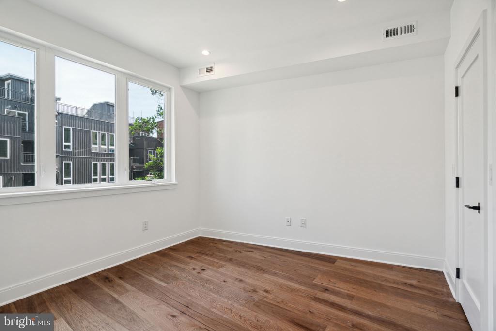 323 GERRITT STREET