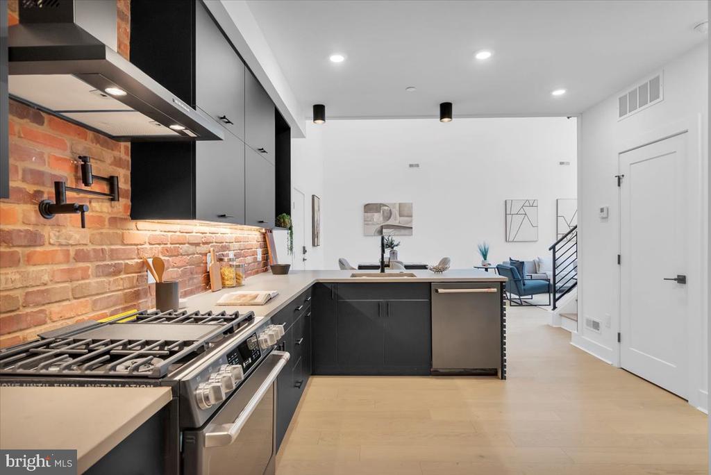 1139 N 3RD STREET Unit: 6