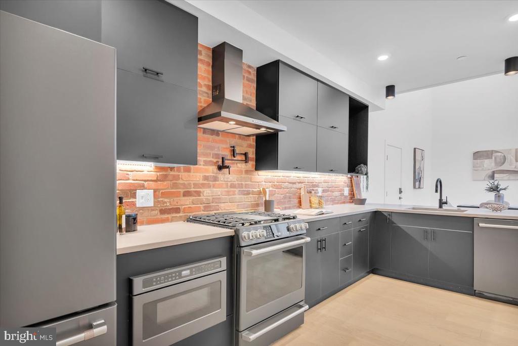 1139 N 3RD STREET Unit: 6