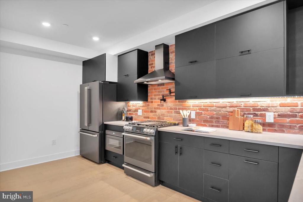 1139 N 3RD STREET Unit: 6