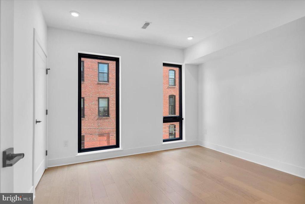 1139 N 3RD STREET Unit: 6