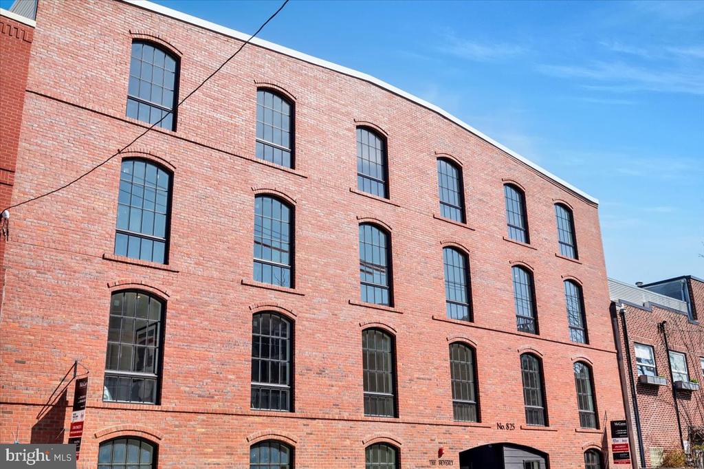 825 BAINBRIDGE STREET Unit: 302