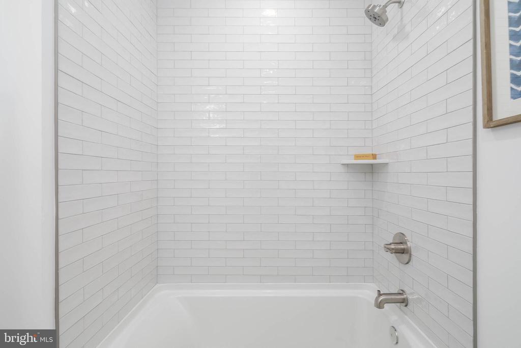 825 BAINBRIDGE STREET Unit: 302