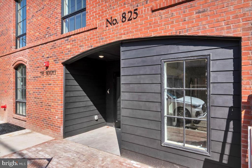825 BAINBRIDGE STREET Unit: 302