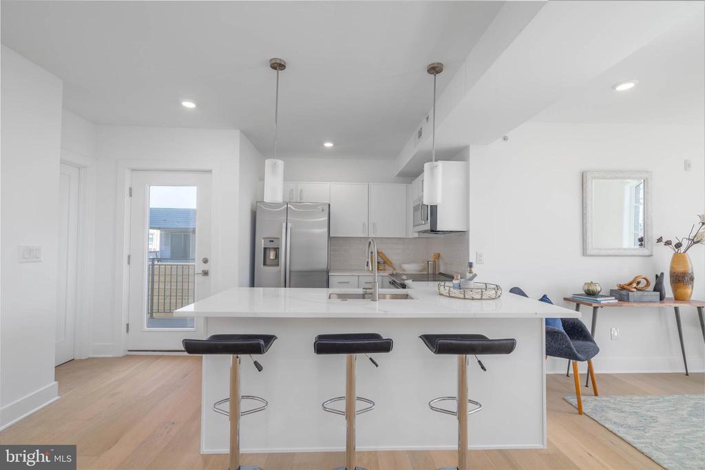 825 BAINBRIDGE STREET Unit: 302