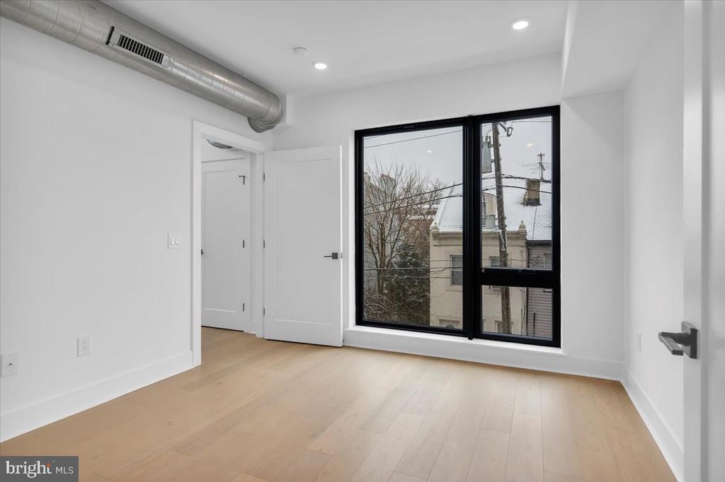 1139 N 3RD STREET Unit: 5
