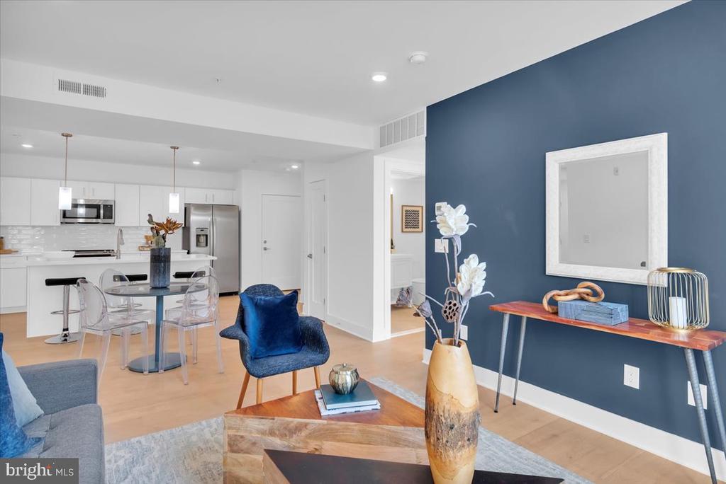 825 BAINBRIDGE STREET Unit: 202
