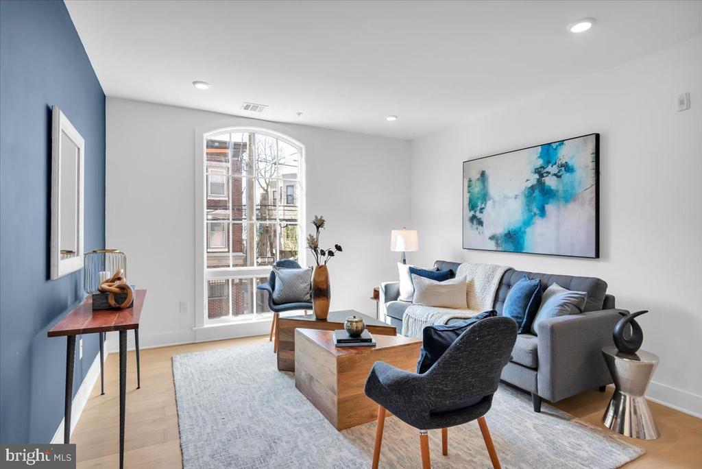 825 BAINBRIDGE STREET Unit: 202