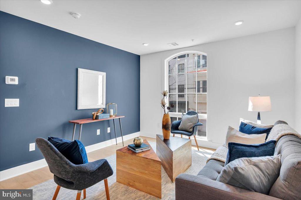 825 BAINBRIDGE STREET Unit: 202