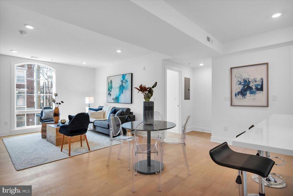 825 BAINBRIDGE STREET Unit: 202