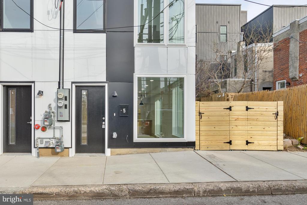2628 WEBSTER STREET Unit: 5