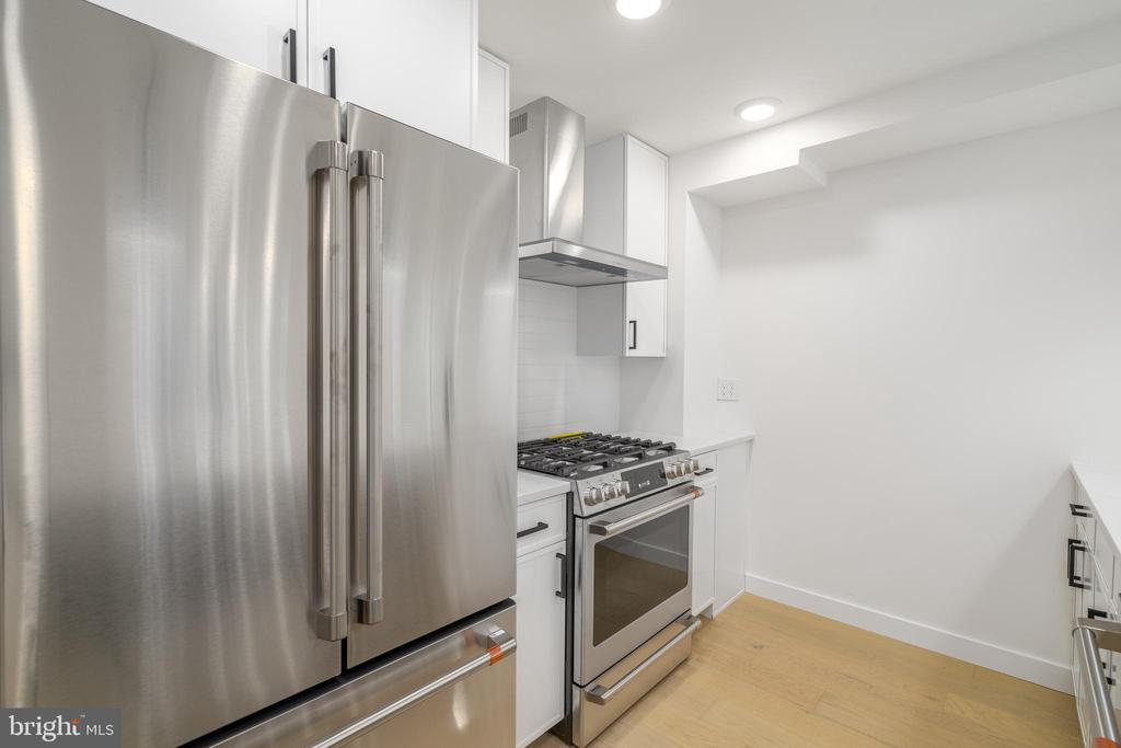 2628 WEBSTER STREET Unit: 5