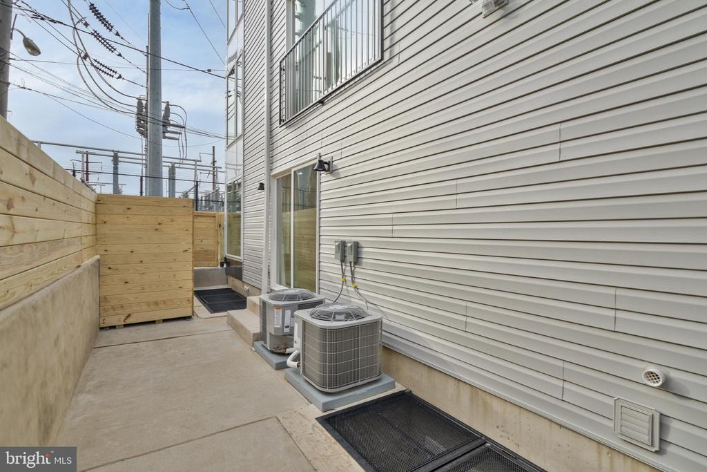 2628 WEBSTER STREET Unit: 5