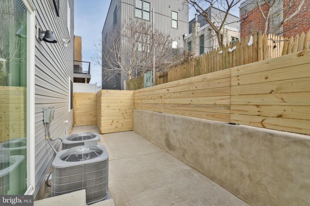 2628 WEBSTER STREET Unit: 5