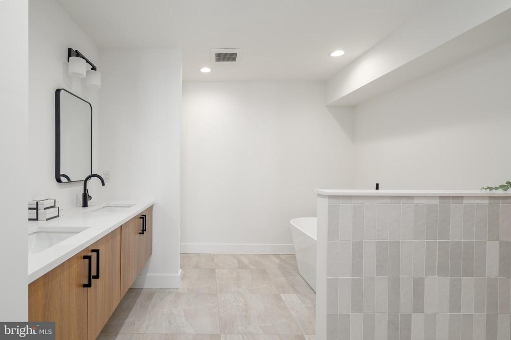2628 WEBSTER STREET Unit: 1