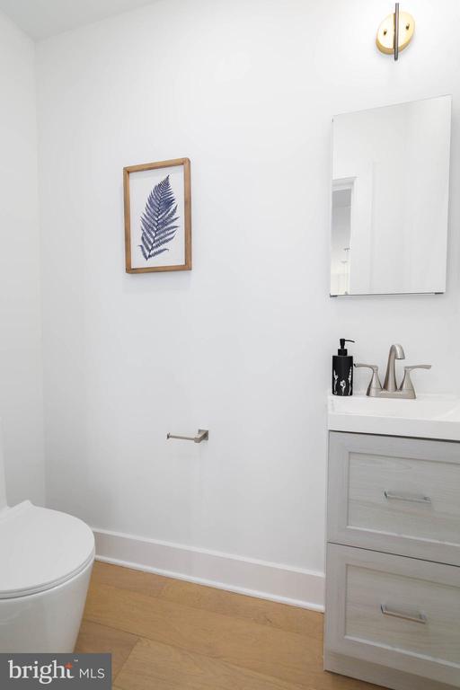 825 BAINBRIDGE STREET Unit: 102