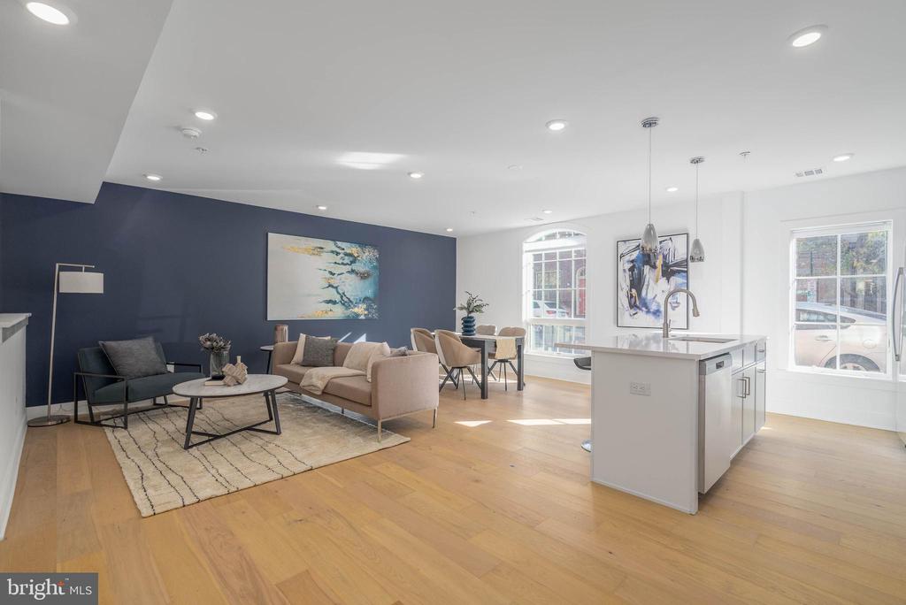 825 BAINBRIDGE STREET Unit: 102