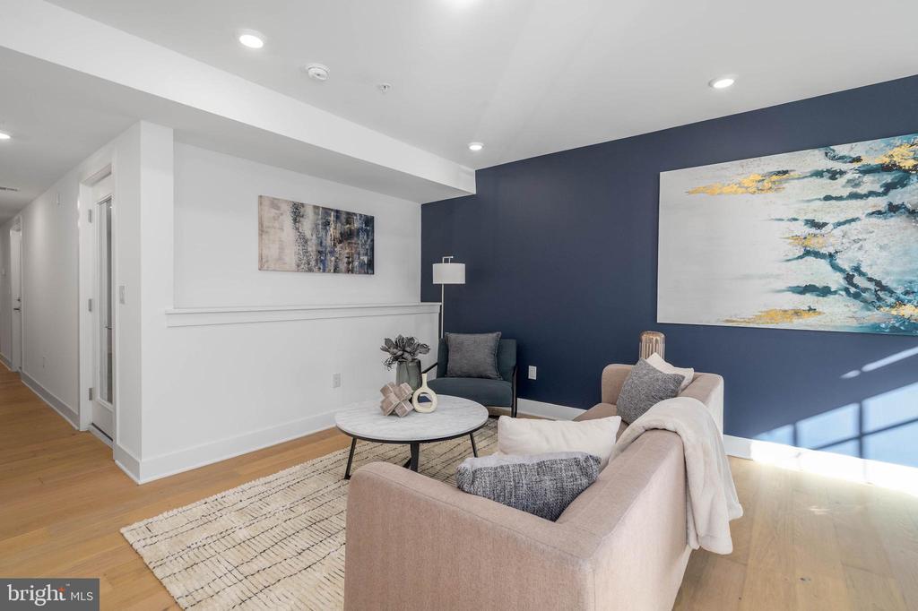 825 BAINBRIDGE STREET Unit: 102