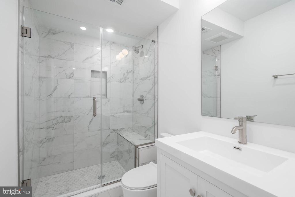 825 BAINBRIDGE STREET Unit: 102