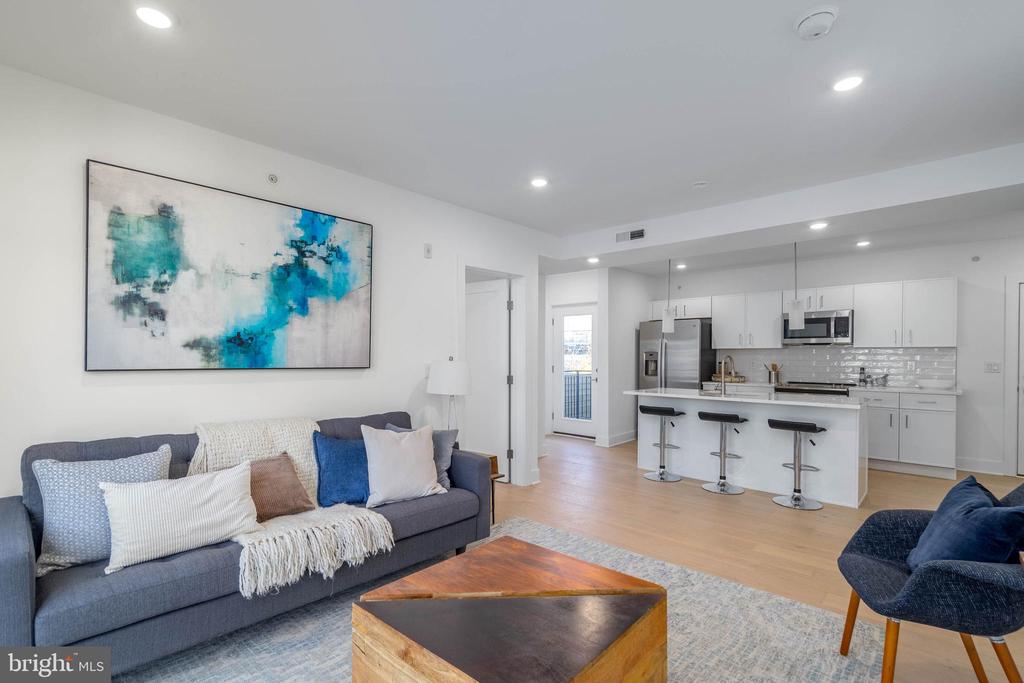 825 BAINBRIDGE STREET Unit: 404