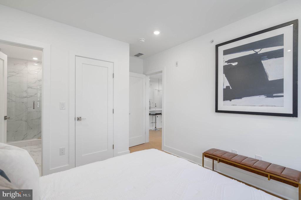 825 BAINBRIDGE STREET Unit: 404