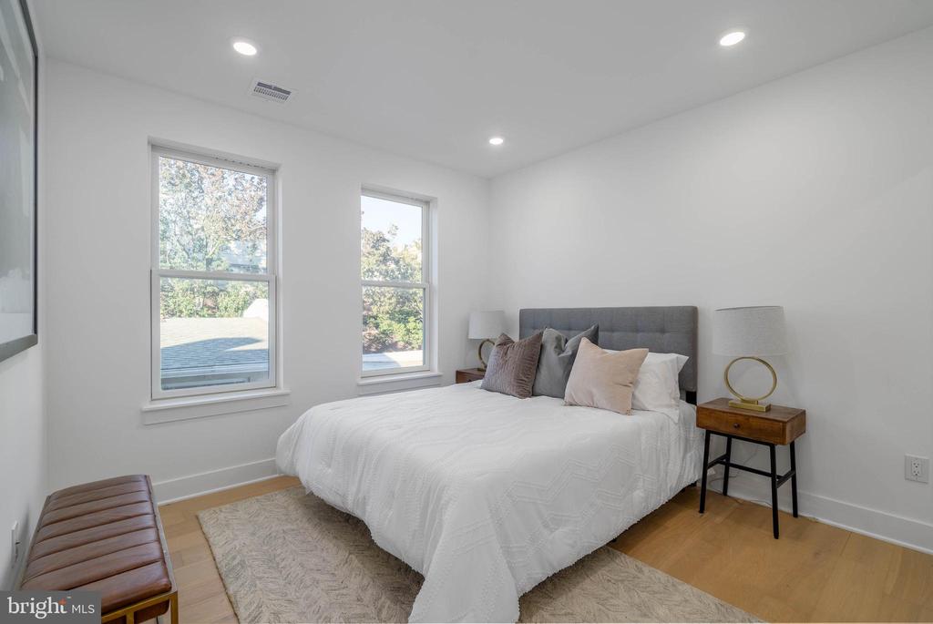 825 BAINBRIDGE STREET Unit: 404
