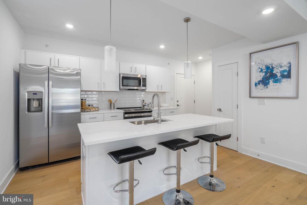 825 BAINBRIDGE STREET Unit: 404