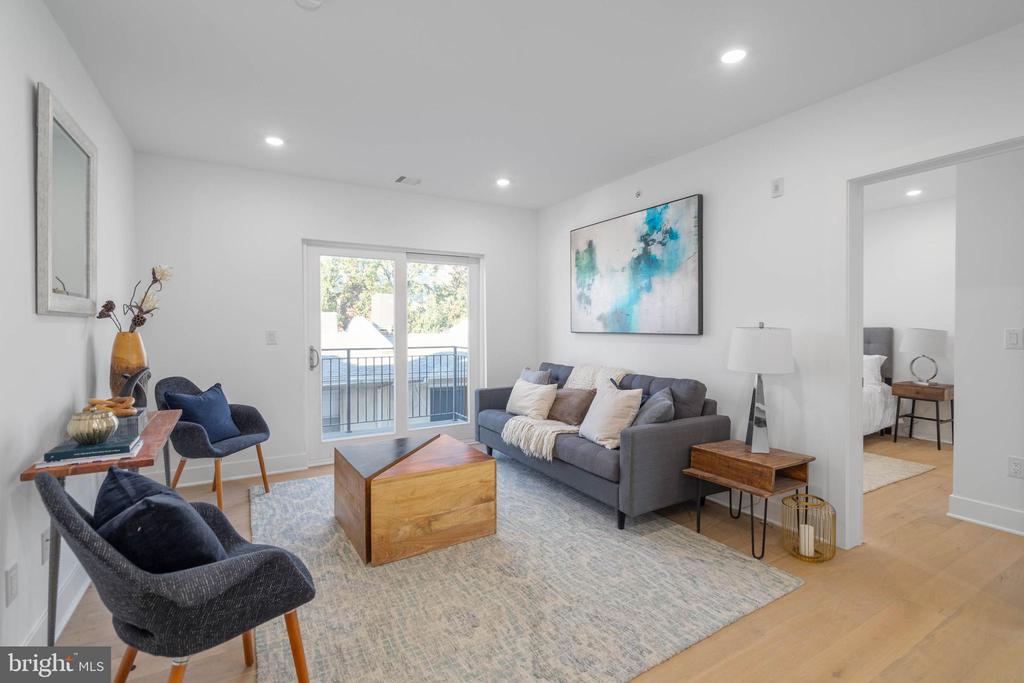 825 BAINBRIDGE STREET Unit: 404