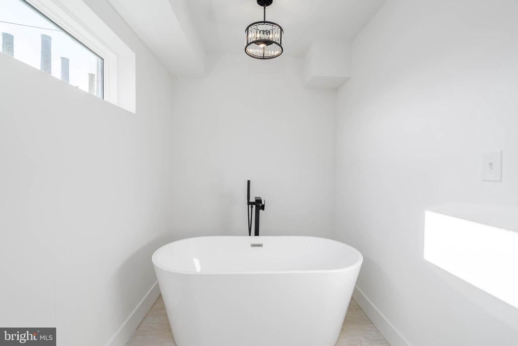 2628-32 WEBSTER STREET Unit: 4