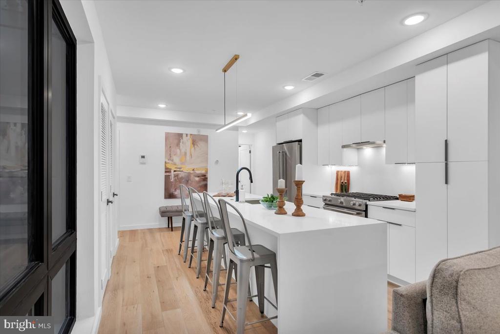 1623 CHRISTIAN STREET Unit: 4