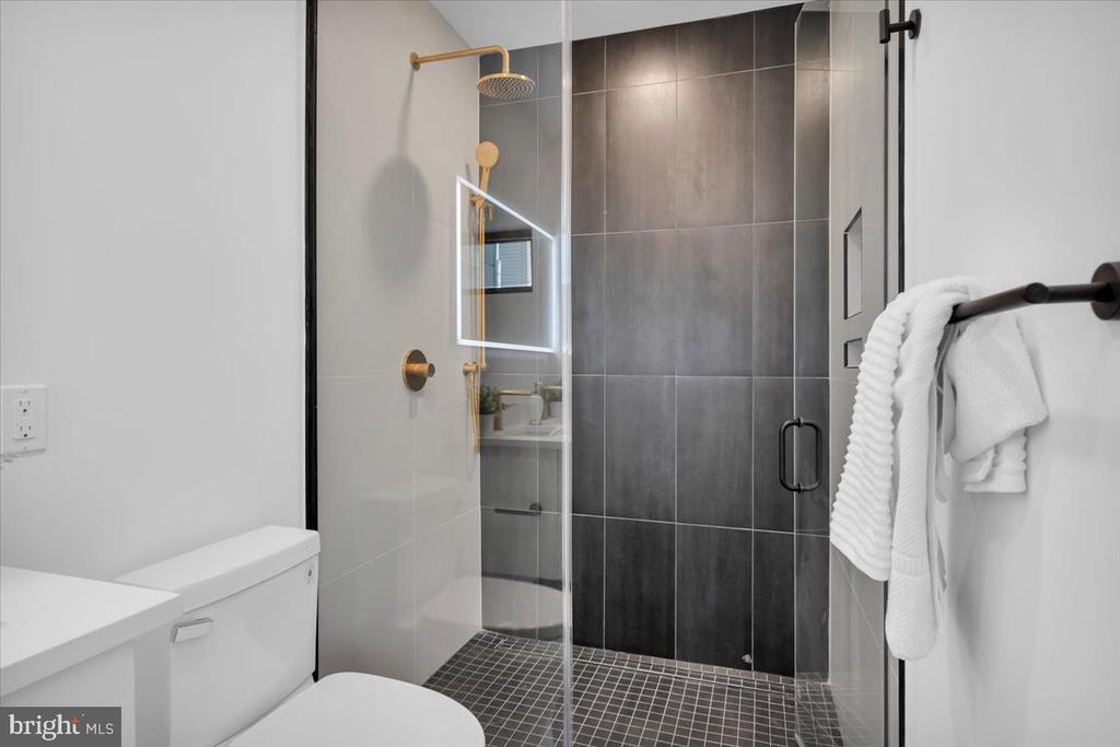 1623 CHRISTIAN STREET Unit: 4