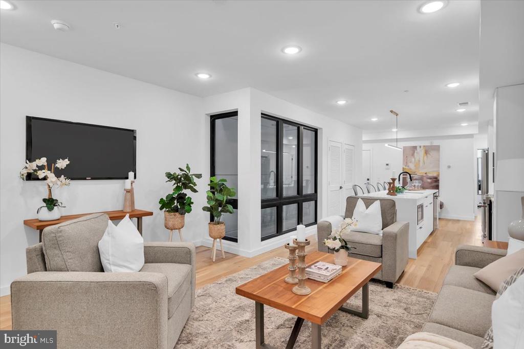 1623 CHRISTIAN STREET Unit: 4