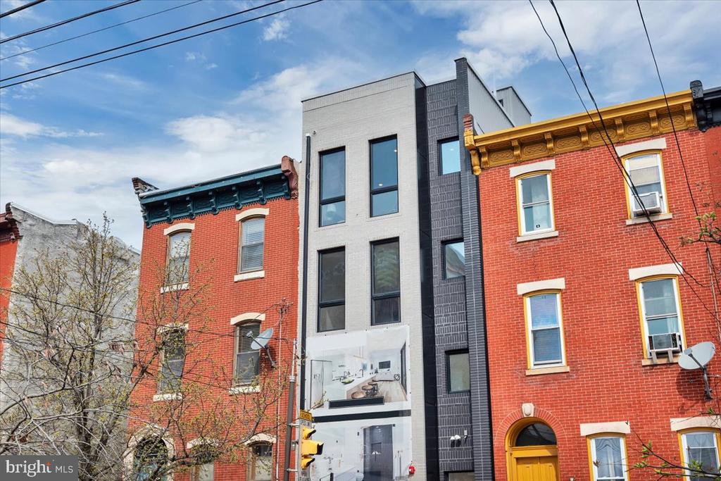 1623 CHRISTIAN STREET Unit: 4