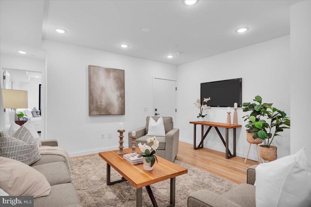 1623 CHRISTIAN STREET Unit: 4