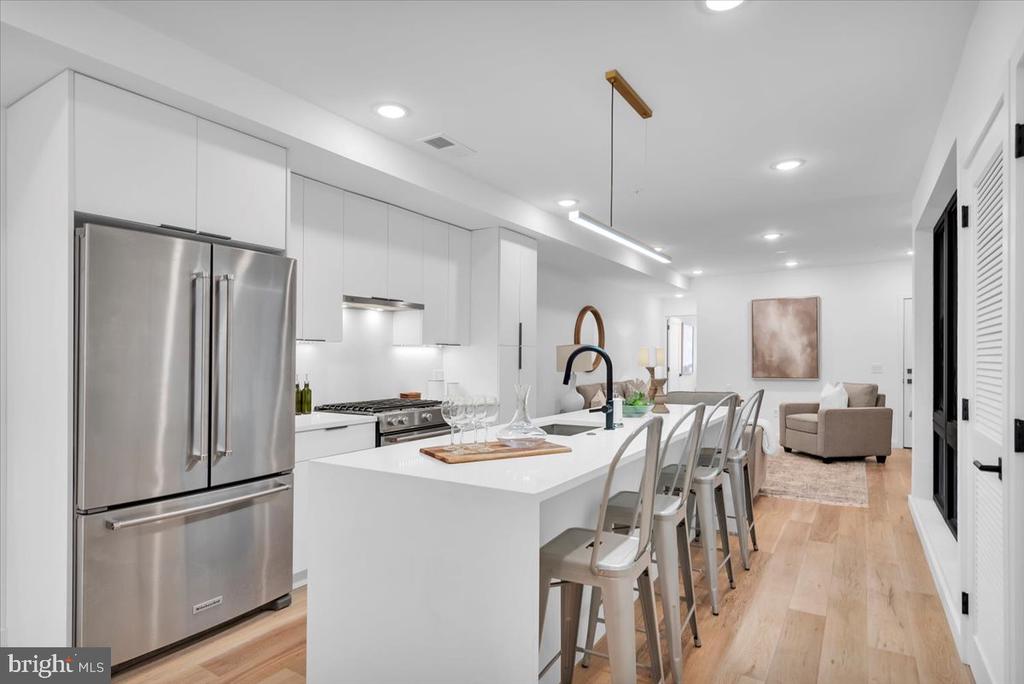 1623 CHRISTIAN STREET Unit: 4