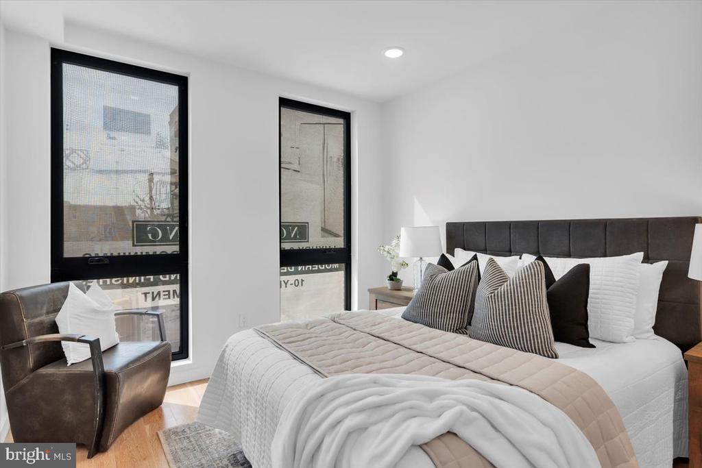 1623 CHRISTIAN STREET Unit: 4