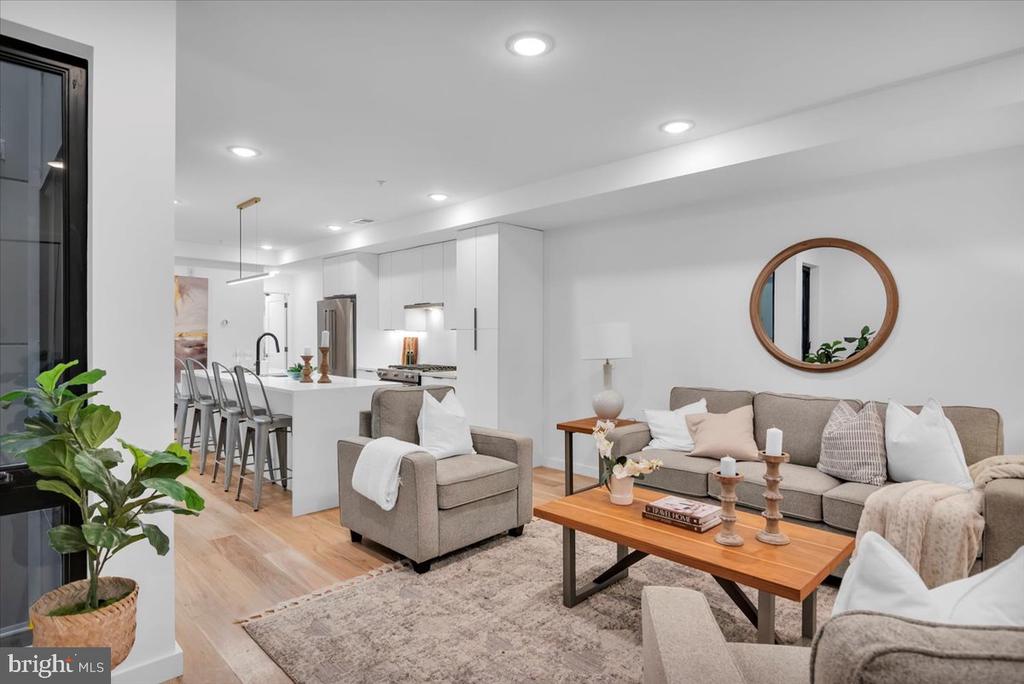 1623 CHRISTIAN STREET Unit: 4