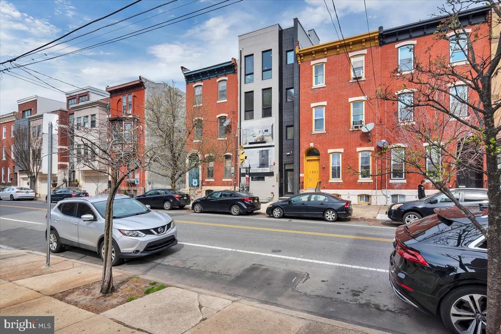 1623 CHRISTIAN STREET Unit: 4