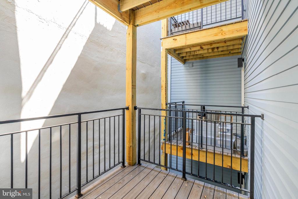 825 BAINBRIDGE STREET Unit: 204