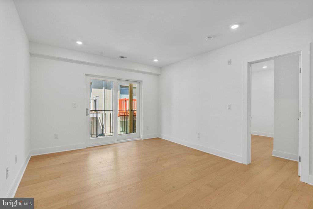 825 BAINBRIDGE STREET Unit: 204