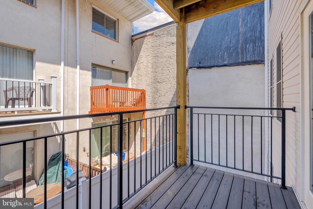 825 BAINBRIDGE STREET Unit: 204