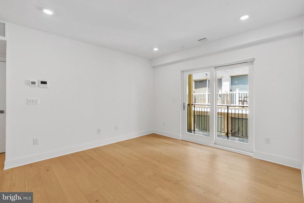 825 BAINBRIDGE STREET Unit: 204