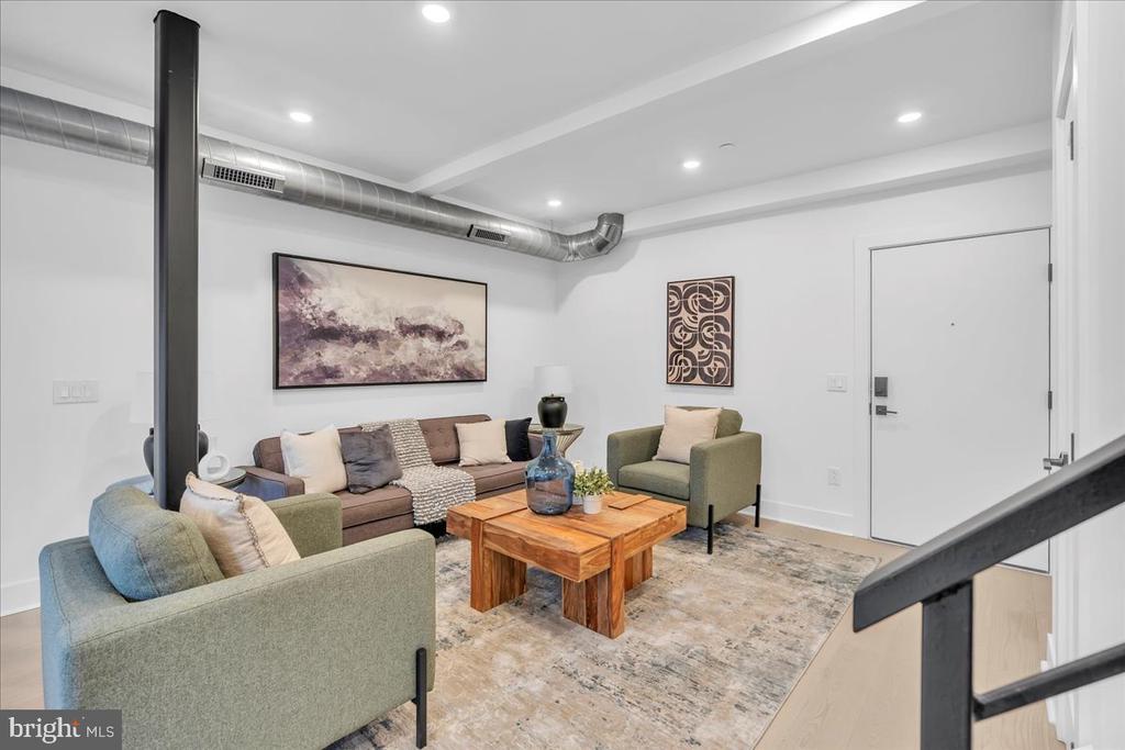 1139 N 3RD STREET Unit: PH10