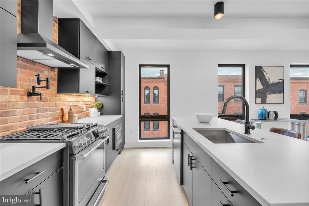 1139 N 3RD STREET Unit: PH10